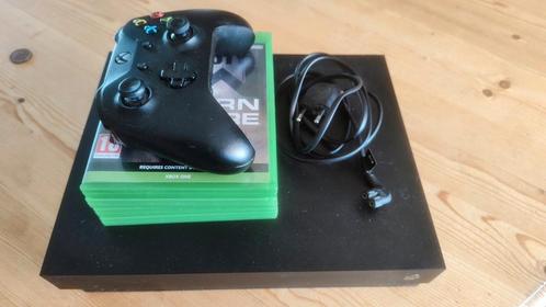 Xbox One X met controller + 4 Games, Spelcomputers en Games, Spelcomputers | Xbox One, Zo goed als nieuw, Xbox One, 1 TB, Met 1 controller