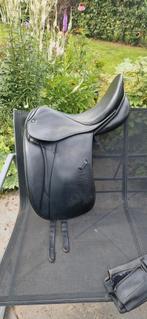 Stübben dressuurzadel 17,5 inch, Dieren en Toebehoren, Ophalen of Verzenden, Zo goed als nieuw, Dressuur