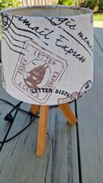 Vintage Tafellamp met Postzegelmotief, Ophalen, Hout, Vintage, Zo goed als nieuw