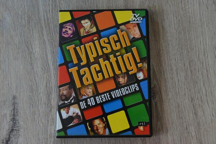 TYPISCH TACHTIG = de 40 beste videoclips, Cd's en Dvd's, Dvd's | Muziek en Concerten, Zo goed als nieuw, Alle leeftijden, Verzenden