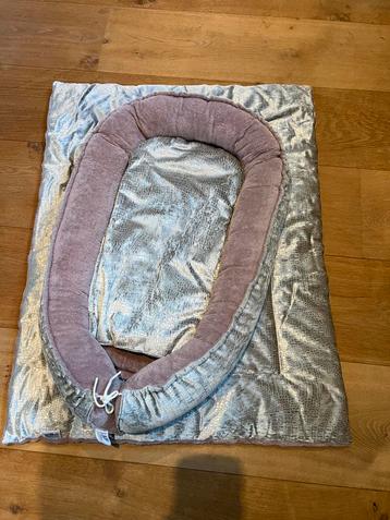 Boxkleed en babynestje beschikbaar voor biedingen