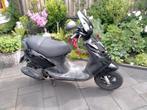 Nette Piaggio ZIP 4 takt 2015, Fietsen en Brommers, Scooters | Piaggio, Ophalen, Maximaal 45 km/u, Zip, Zo goed als nieuw