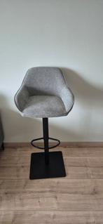 2 Barkrukken in zacht grijze stof, 3mnd oud., 2 krukken, Ophalen of Verzenden, Zo goed als nieuw, 60 tot 90 cm