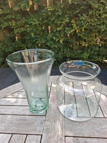 Vazen glas beschikbaar voor biedingen
