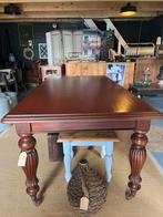 Mahoniehouten eettafel met koperen wieltjes, Huis en Inrichting, Tafels | Eettafels, Ophalen, Overige vormen, Overige houtsoorten