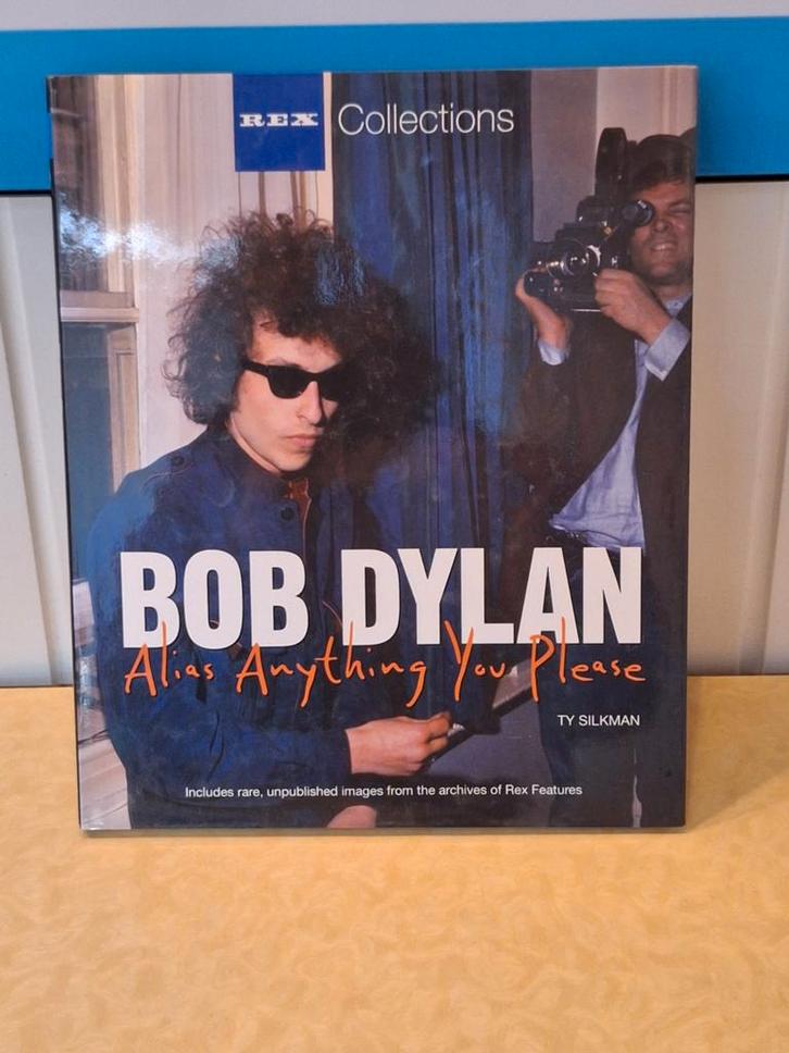 Bob Dylan - Alias Anything You Please, Boeken, Muziek, Gelezen, Artiest, Ophalen of Verzenden