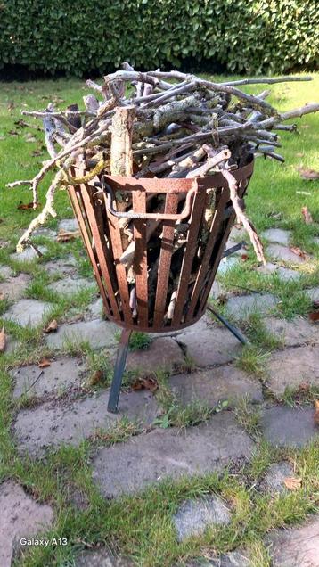 Vuurkorf met haardhout - Weg is weg! beschikbaar voor biedingen