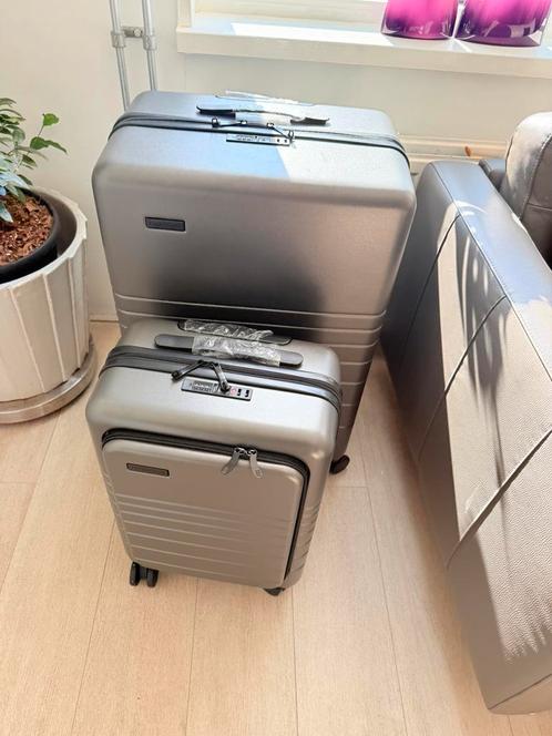 koffers zet 2 St. 60 L/40 L nieuw gekocht€ 139,-weg  €70,-, Sieraden, Tassen en Uiterlijk, Koffers, Nieuw, Hard kunststof, 35 tot 45 cm