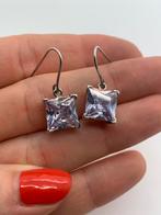 V483 Prachtige zilveren oorbellen lila stenen, Sieraden, Tassen en Uiterlijk, Oorbellen, Hangers, Ophalen of Verzenden, X, Zilver