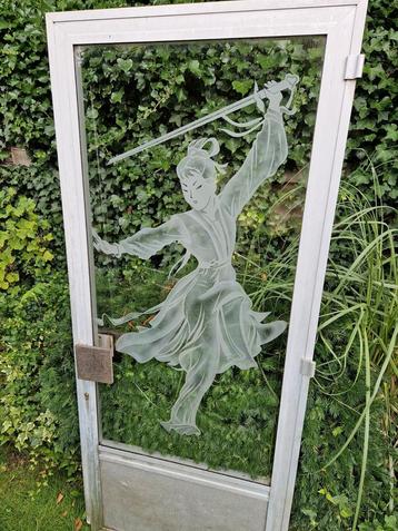 Geslepen glas (deur en raam). In aluminium lijsten. beschikbaar voor biedingen