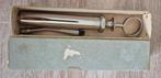 Antieke Klysma spuit in originele doos.  Spuit., Antiek en Kunst, Antiek | Gereedschap en Instrumenten, Ophalen of Verzenden
