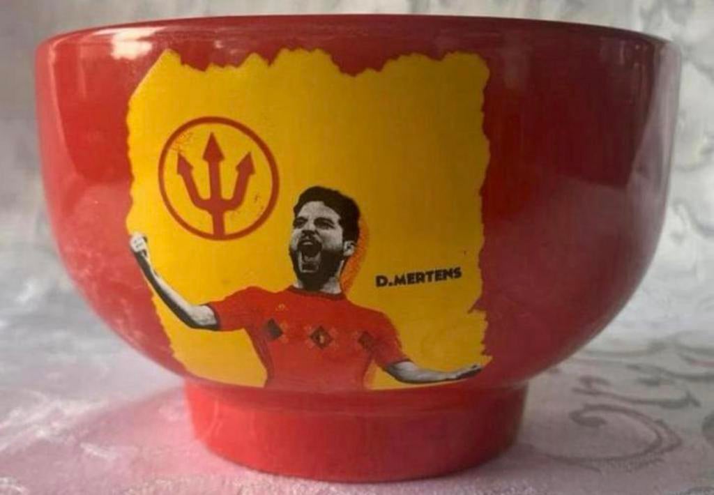 M&M / M&M’s Dries Mertens schaal rood red +/- 14 x 9 cm, Ophalen of Verzenden, Zo goed als nieuw, Gebruiksvoorwerp
