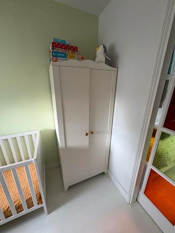 Witte Kinderkast en ledikantje  beschikbaar voor biedingen
