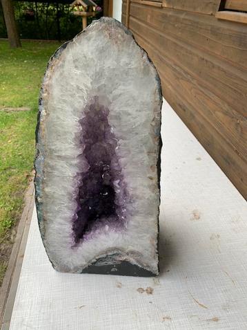 Amethist geode - 61 cm en 24 kg beschikbaar voor biedingen