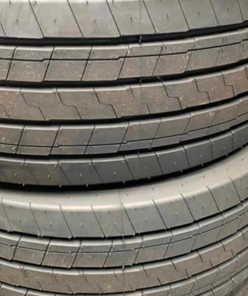 2x nieuwe vrachtwagen banden 385 / 65 R 22.5 beschikbaar voor biedingen
