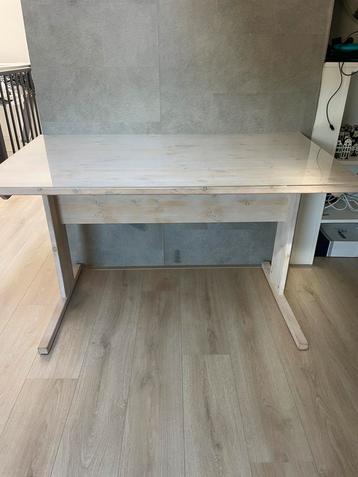 Lifetime bureau white wash beschikbaar voor biedingen