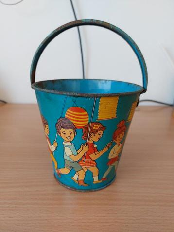 Vintage speelgoed emmer beschikbaar voor biedingen