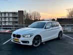 BMW 1-Serie 118i 136pk Aut 2018 Wit, Auto's, 65 €/maand, Wit, 650 kg, Particulier