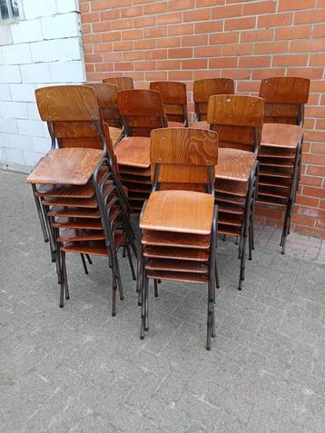Vintage Schoolstoelen beschikbaar voor biedingen