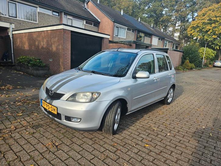 Mazda 2 1.4 16V 2004 Grijs, Auto's, Mazda, Particulier, Benzine, D, MPV, Handgeschakeld, Origineel Nederlands, Zilver of Grijs