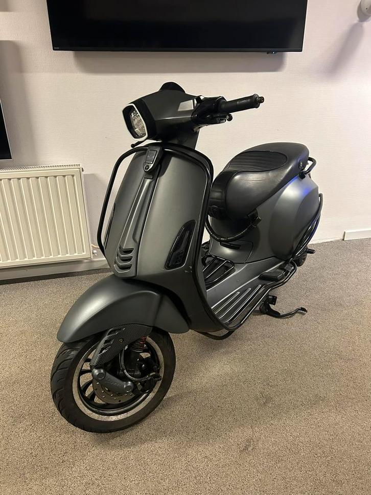 Vespa sprint 80cc full malossi full option, Fietsen en Brommers, Scooters | Vespa, Zo goed als nieuw, Benzine, Ophalen of Verzenden