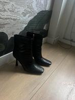 Dames laarsje met print in zwart, Kleding | Dames, Schoenen, Ophalen of Verzenden, Zo goed als nieuw, Zwart