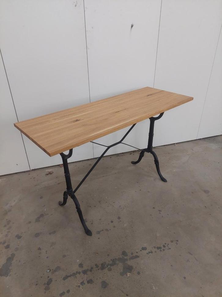Bistrotafel gietijzeren poot met eikenhouten blad, Huis en Inrichting, Tafels | Sidetables, Nieuw, 25 tot 50 cm, 100 tot 150 cm