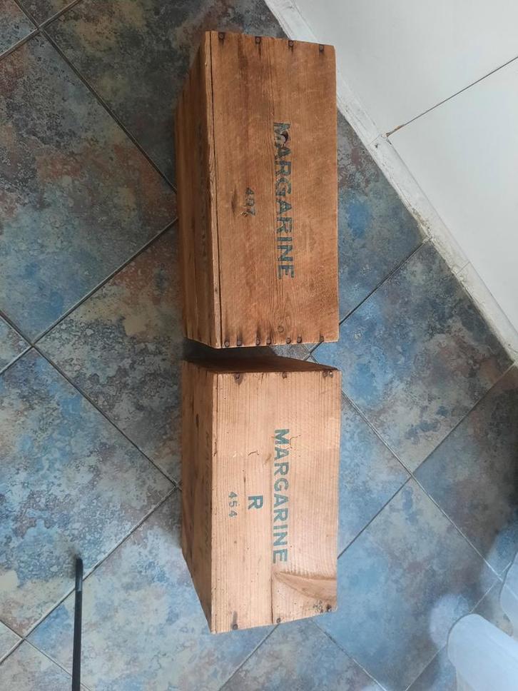 2 kisten en 2 hanglampen, Huis en Inrichting, Woonaccessoires | Kisten, Gebruikt, Overige houtsoorten, Ophalen of Verzenden