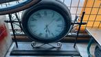 Brocante Tafelklok met Romeinse cijfers, Ophalen of Verzenden, Gebruikt, Analoog, Wekker of Tafelklok