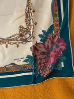 dames sjaals bieden maar  met naam er  bij, Ophalen of Verzenden, Zo goed als nieuw, Maat 46/48 (XL) of groter, Sjaal