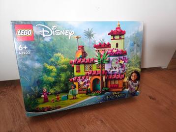 LEGO 43202 - Disney Encanto - Het Huis van Familie Madrigal beschikbaar voor biedingen