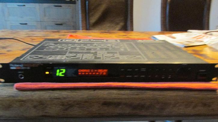 Roland GP-8Gitaar effecten processor, 19 inch, Muziek en Instrumenten, Effecten, Gebruikt, Chorus, Delay of Echo, Reverb, Ophalen