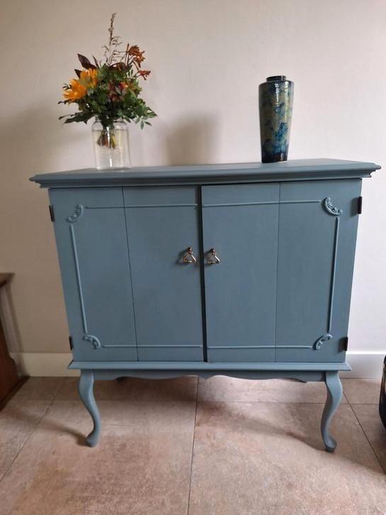 Oud kastje, dressoir met sierlijke Queen Ann pootjes, Antiek en Kunst, Antiek | Meubels | Kasten, Ophalen