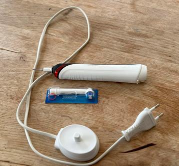 Oral-B Professional Care Tandenborstel + lader + Borstel beschikbaar voor biedingen