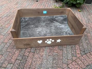 Hondenmand. “ LIEF” beschikbaar voor biedingen