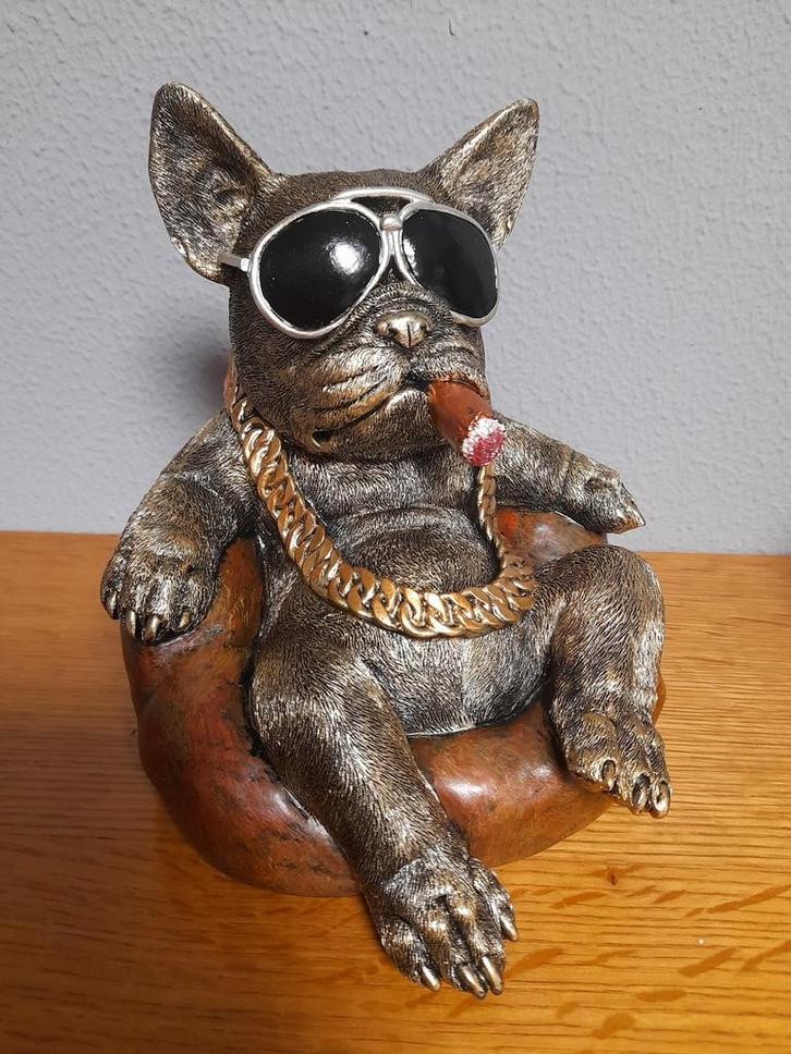 Zonnende bulldog with cigar, Verzamelen, Beelden en Beeldjes, Zo goed als nieuw, Dier, Ophalen of Verzenden
