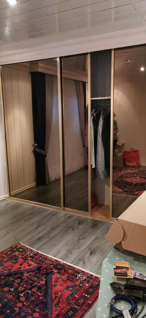 Te koop 3 schijfdeuren met spiegel, Huis en Inrichting, Kasten | Kledingkasten, Zo goed als nieuw, Minder dan 100 cm, 25 tot 50 cm