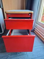 Burea onderkant kastje van metaal., Ophalen