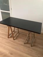 Bureablad IKEA VIKA AMON met houten schragen, Huis en Inrichting, Ophalen, Gebruikt