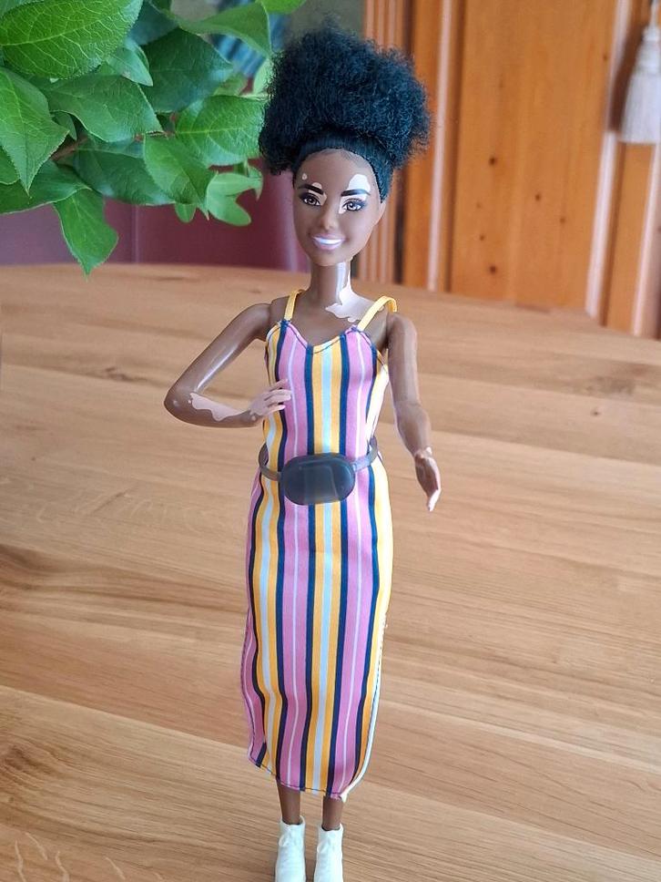 Barbie Fashionistas-serie Barbie # 135 Vitiligo, Kinderen en Baby's, Speelgoed | Poppen, Nieuw, Barbie, Ophalen of Verzenden