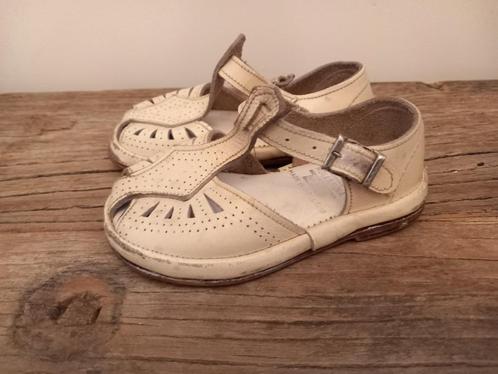 Schattige leren baby schoentjes, sandalen. merk Hollandia., Antiek en Kunst, Antiek | Kleding en Accessoires, Kinderen, Verzenden