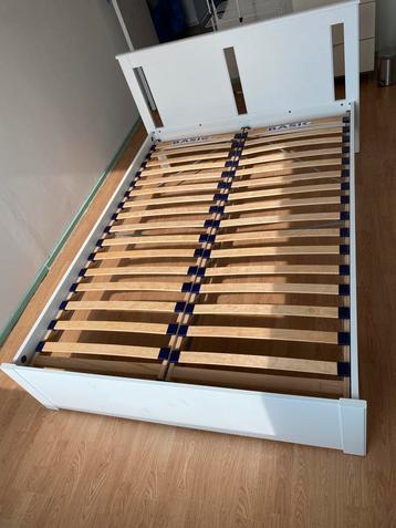 Bedframe met lattenbodem 140x200 wit