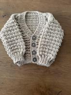 Hand gebreide lichtgrijze baby vest - Dogabambi, Kinderen en Baby's, Babykleding | Maat 68, Ophalen of Verzenden, Zo goed als nieuw