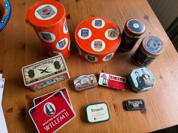 diverse vintage blikken beschikbaar voor biedingen