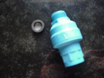 Een nieuw waterslot voor de wasmachine.  beschikbaar voor biedingen