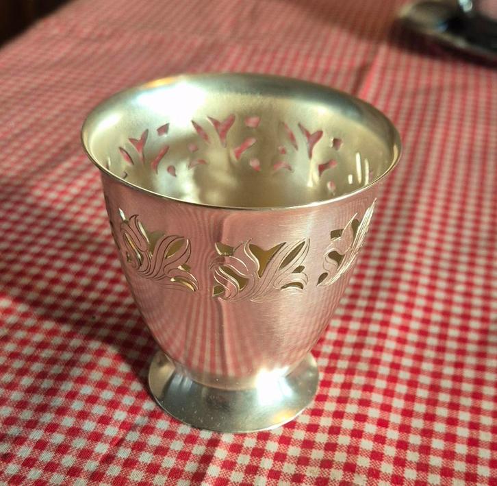 Zilveren Beker met Uitgesneden Motieven, Antiek en Kunst, Antiek | Goud en Zilver, Ophalen of Verzenden