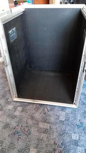Flightcase 13 HE met uitsparing mengtafel beschikbaar voor biedingen