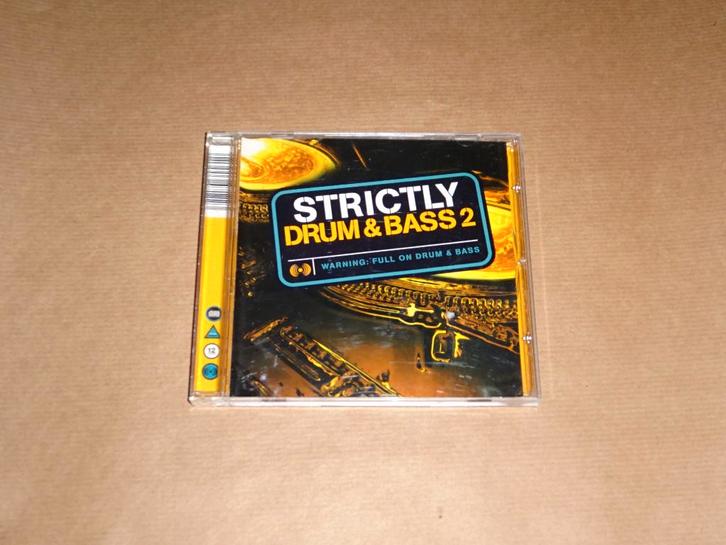 CD Strictly Drum Bass 2, Cd's en Dvd's, Cd's | Dance en House, Gebruikt, Overige genres, Ophalen of Verzenden