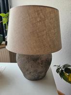 Nieuwstaat, Brynxz schemerlamp met stenenvoet, Huis en Inrichting, Lampen | Tafellampen, Ophalen, Zo goed als nieuw, Minder dan 50 cm