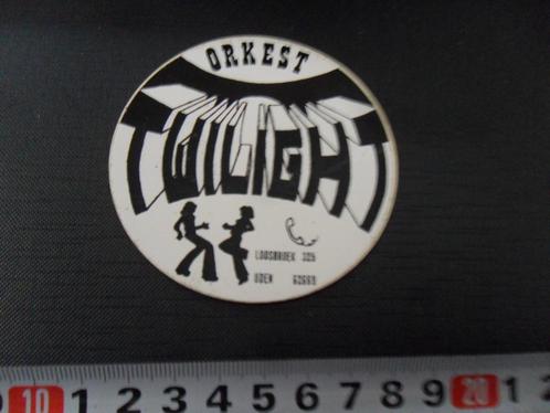 sticker orkest TWILIGHT uden wit, Verzamelen, Stickers, Zo goed als nieuw, Bedrijf of Vereniging, Ophalen
